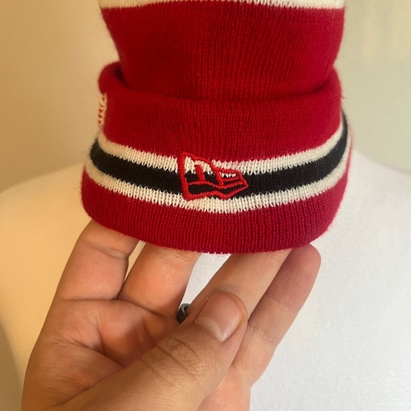 Red/Black/White New Era Detroit Red Wings Athleisure Toboggan - Picture 3 of 6